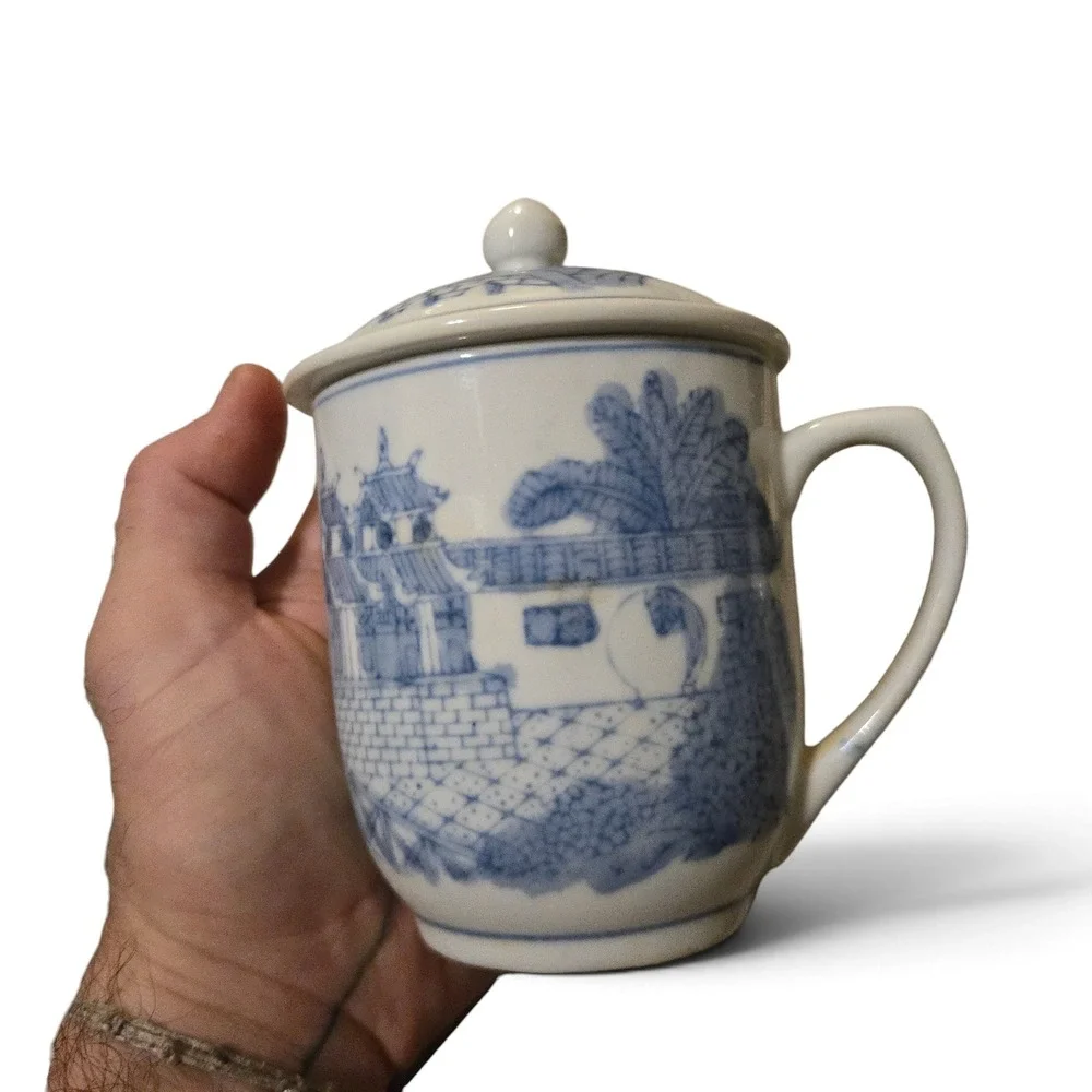 VTG Pier 1 Tea Mug & Lid Blue White Porcelain Pagoda Landscape Scene Chinoiserie